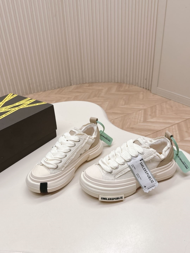 Smilerepublic Canvas Shoes